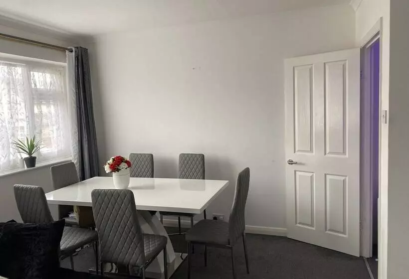 Residenssi Gorgeous 2 Bed Apt In Leafy Richmond!