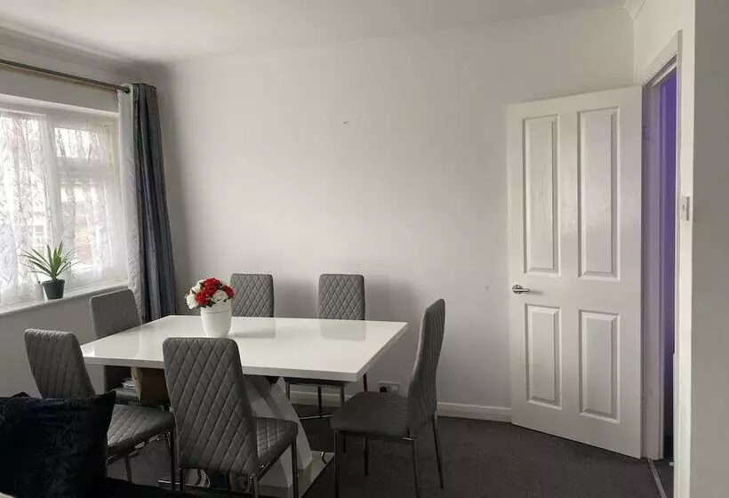 Residenssi Gorgeous 2 Bed Apt In Leafy Richmond!