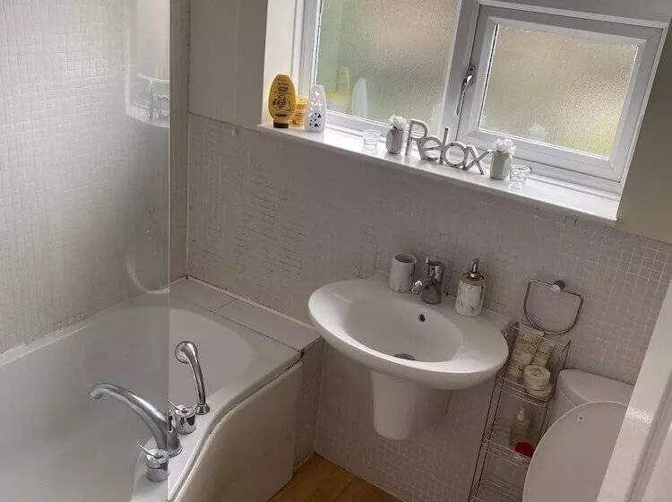 Residenssi Gorgeous 2 Bed Apt In Leafy Richmond!