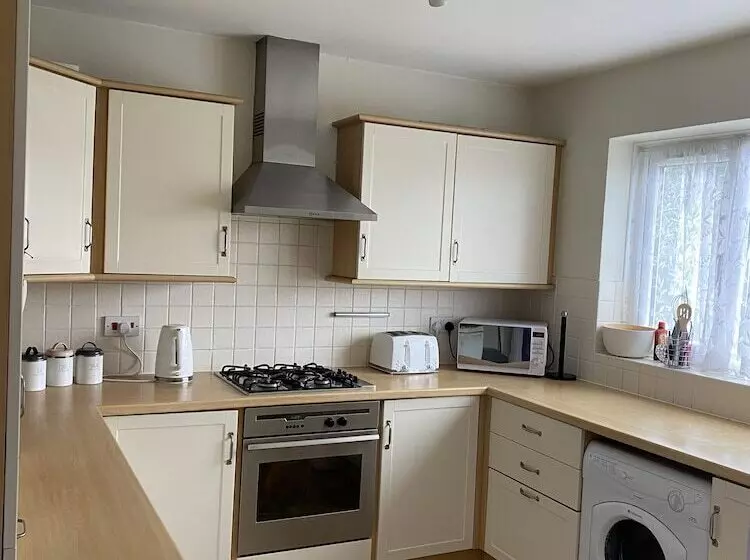 Residenssi Gorgeous 2 Bed Apt In Leafy Richmond!