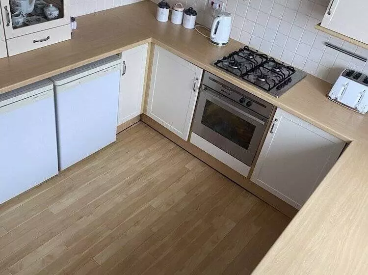 Residenssi Gorgeous 2 Bed Apt In Leafy Richmond!