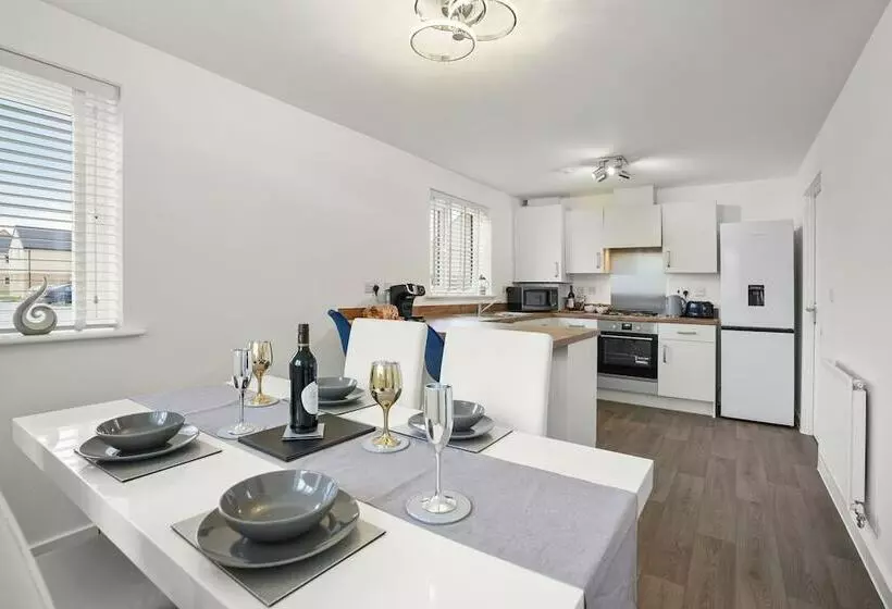 Residenssi New Luxury 3 Bed House In Oulton Broad Lowestoft