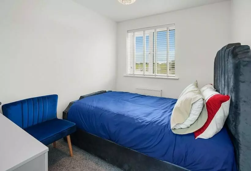 Residenssi New Luxury 3 Bed House In Oulton Broad Lowestoft