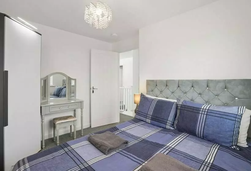 Residenssi New Luxury 3 Bed House In Oulton Broad Lowestoft