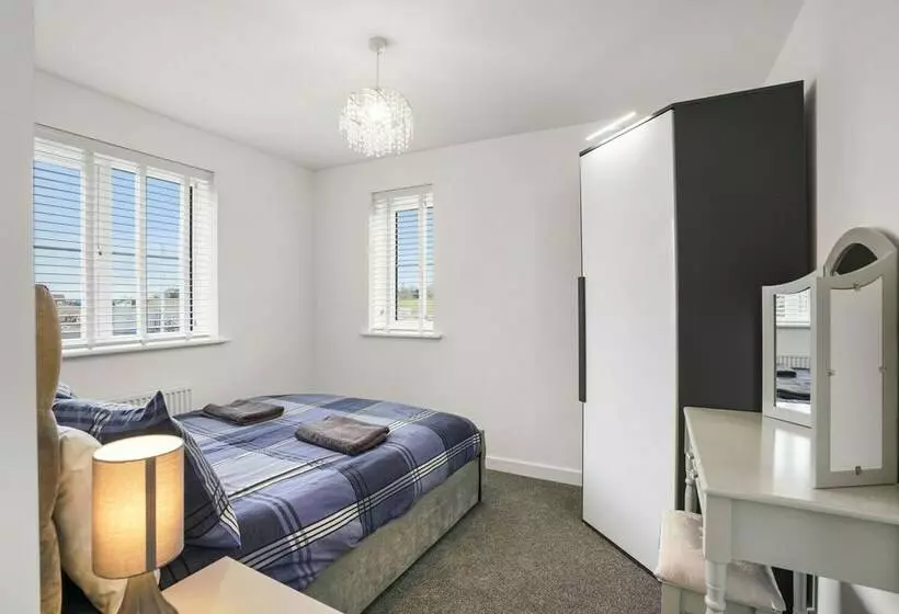 Residenssi New Luxury 3 Bed House In Oulton Broad Lowestoft