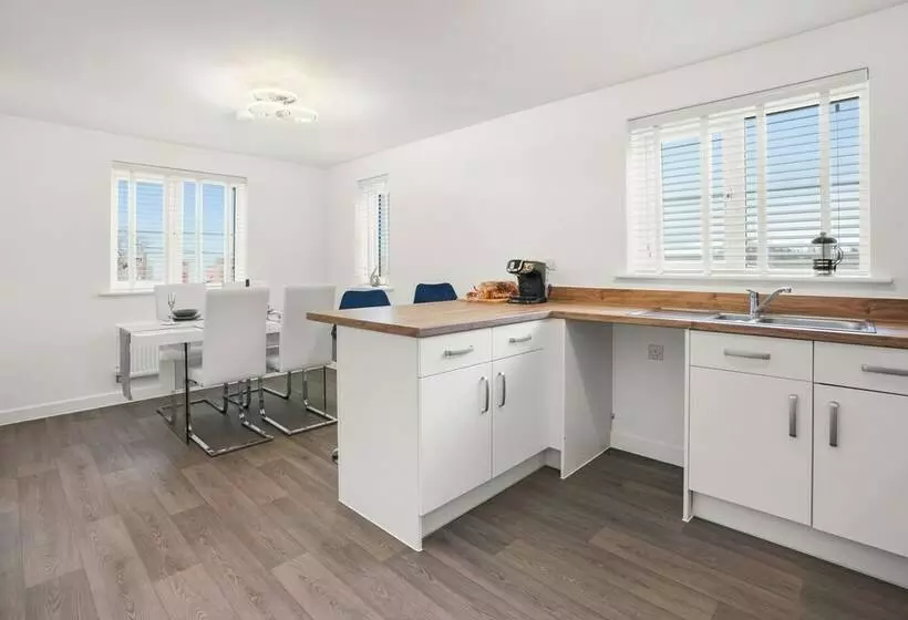 Residenssi New Luxury 3 Bed House In Oulton Broad Lowestoft