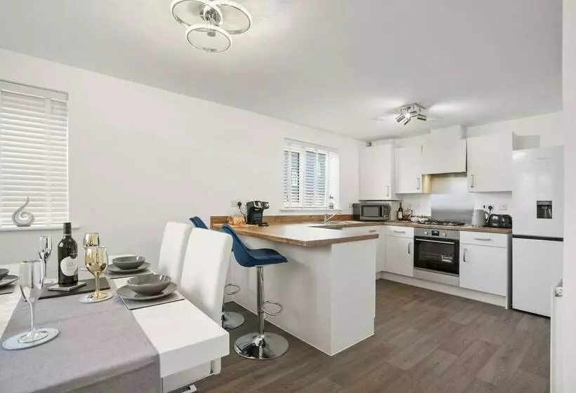 Residenssi New Luxury 3 Bed House In Oulton Broad Lowestoft