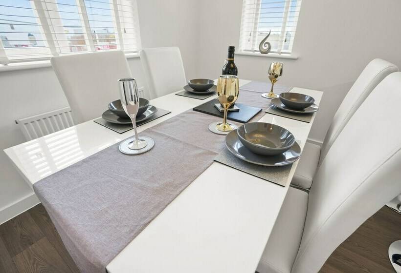 Резиденция New Luxury 3 Bed House In Oulton Broad Lowestoft