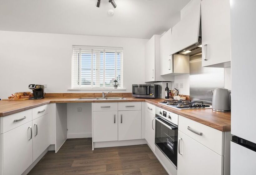 Резиденция New Luxury 3 Bed House In Oulton Broad Lowestoft