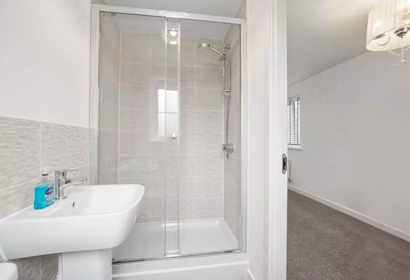 Residenssi New Luxury 3 Bed House In Oulton Broad Lowestoft