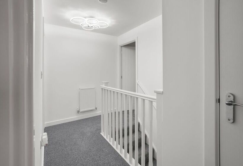 Резиденция New Luxury 3 Bed House In Oulton Broad Lowestoft