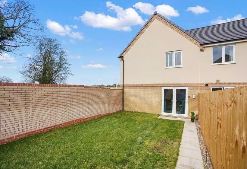 Residenssi New Luxury 3 Bed House In Oulton Broad Lowestoft