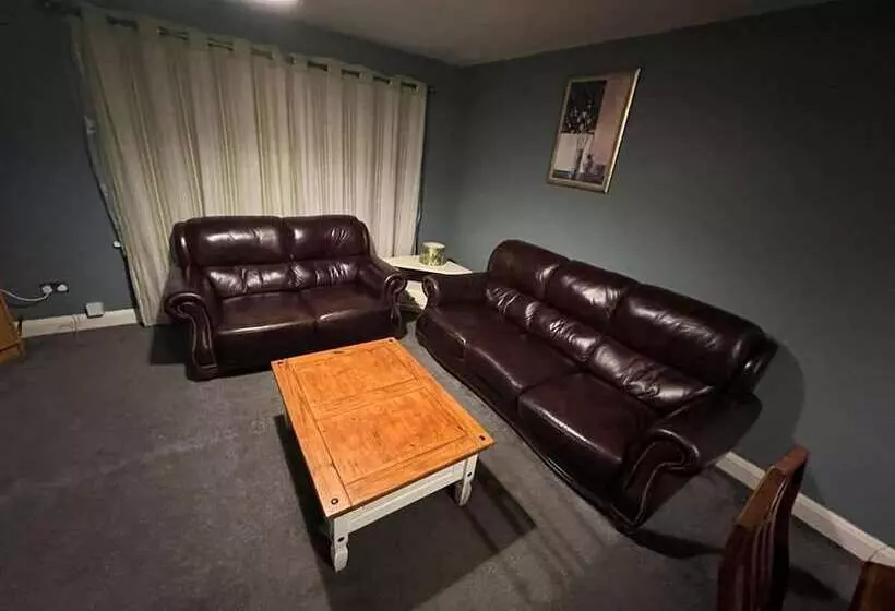 اقامتگاه Remarkable 3 Bed House In Westcliff On Sea