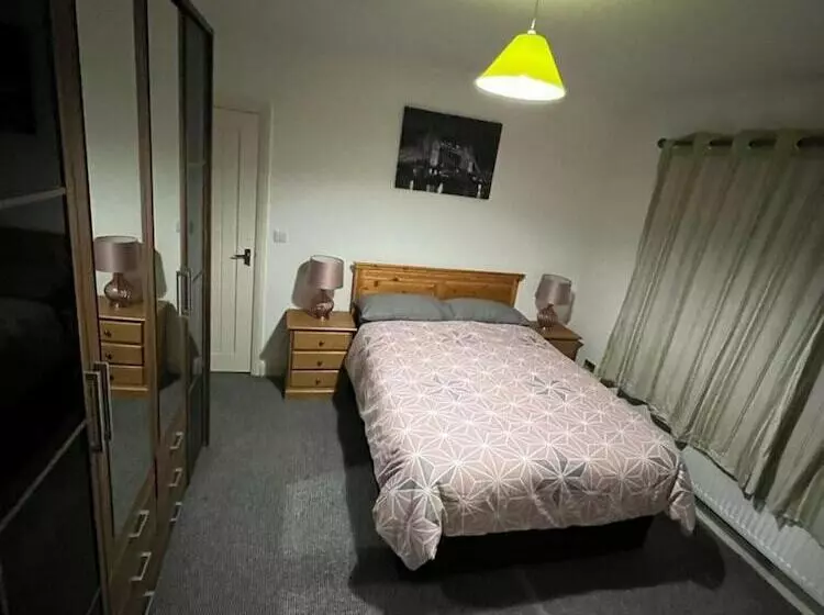 اقامتگاه Remarkable 3 Bed House In Westcliff On Sea