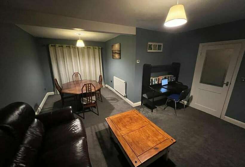 레지던스 Remarkable 3 Bed House In Westcliff On Sea