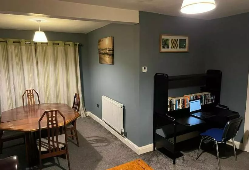 اقامتگاه Remarkable 3 Bed House In Westcliff On Sea