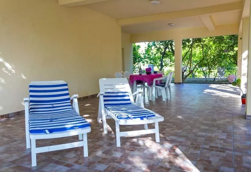 Residenssi Stunning 3 Bed House In Orebic