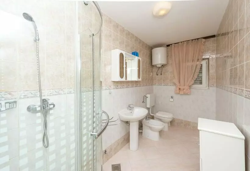 Residenssi Stunning 3 Bed House In Orebic