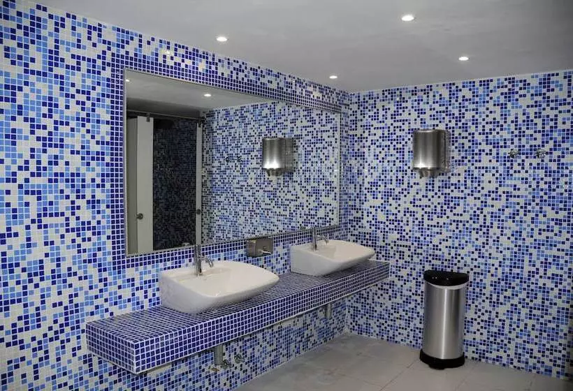 Residencial La Quinta Park Suites