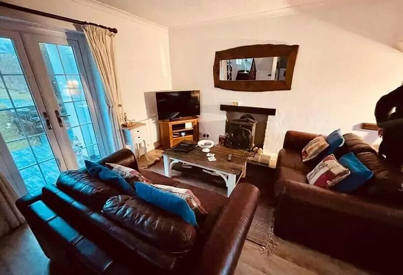 Beautiful Cosy Cottage In Aberporth