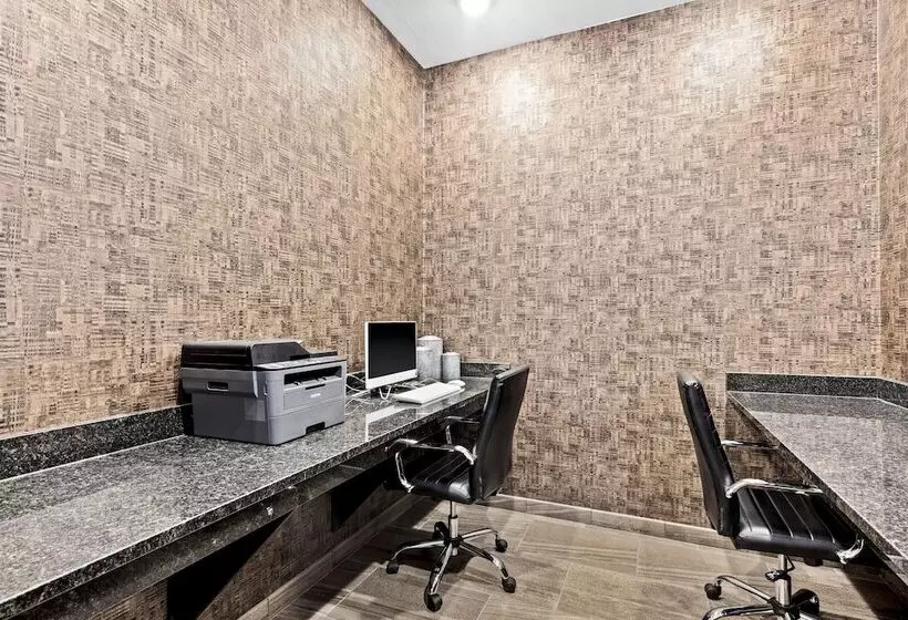 Cobblestone Hotel & Suites   Ottumwa