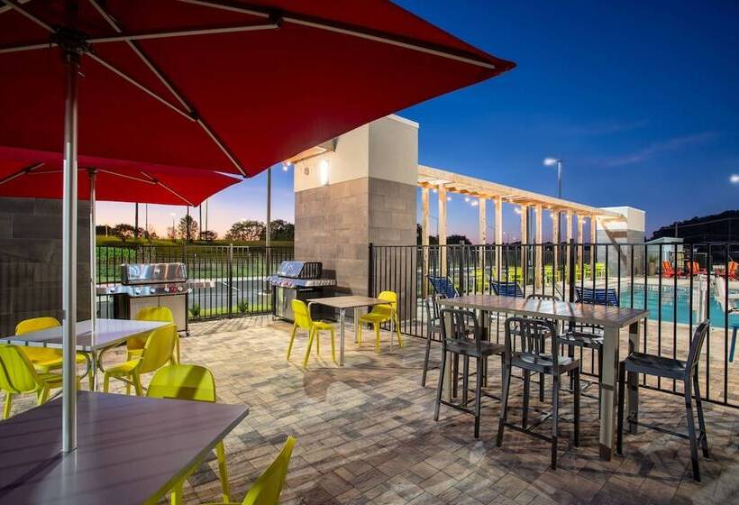 בית מלון כפרי Home2 Suites By Hilton Calhoun