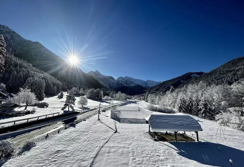 Hotelli Hôtel Restaurant Le Madame