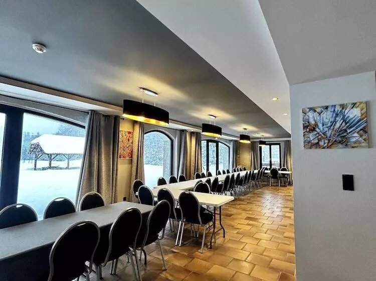 Hotelli Hôtel Restaurant Le Madame