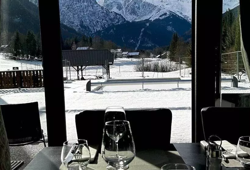 Hotelli Hôtel Restaurant Le Madame