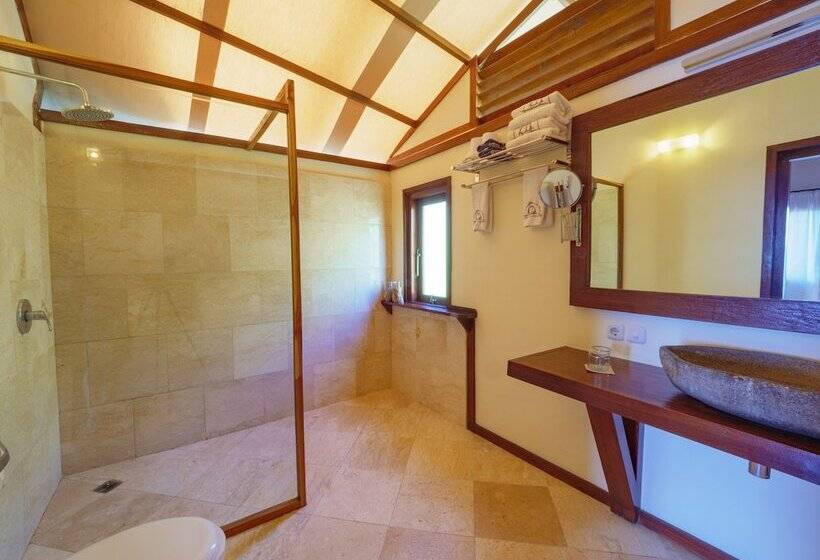 Отель Komodo Resort