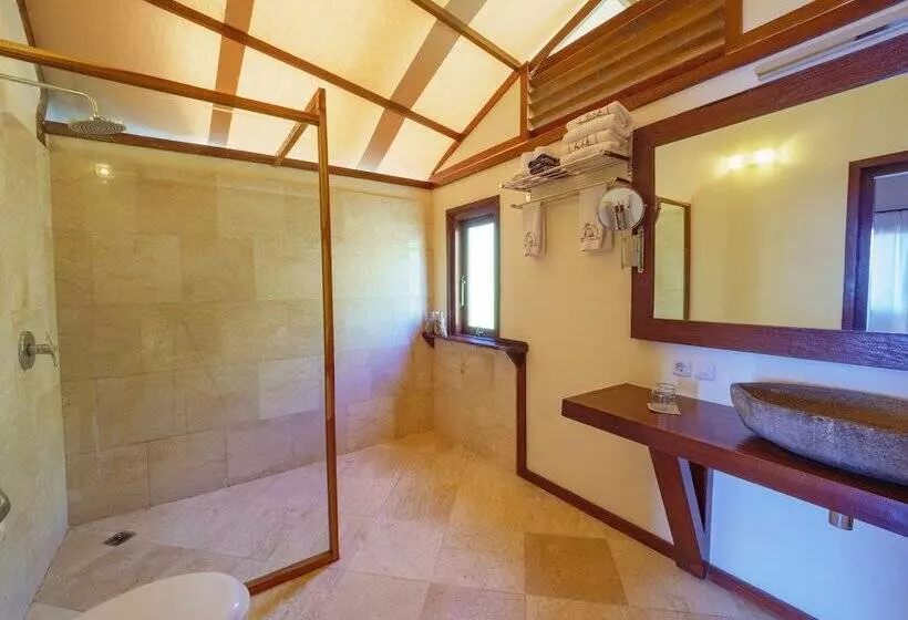 Hotelli Komodo Resort