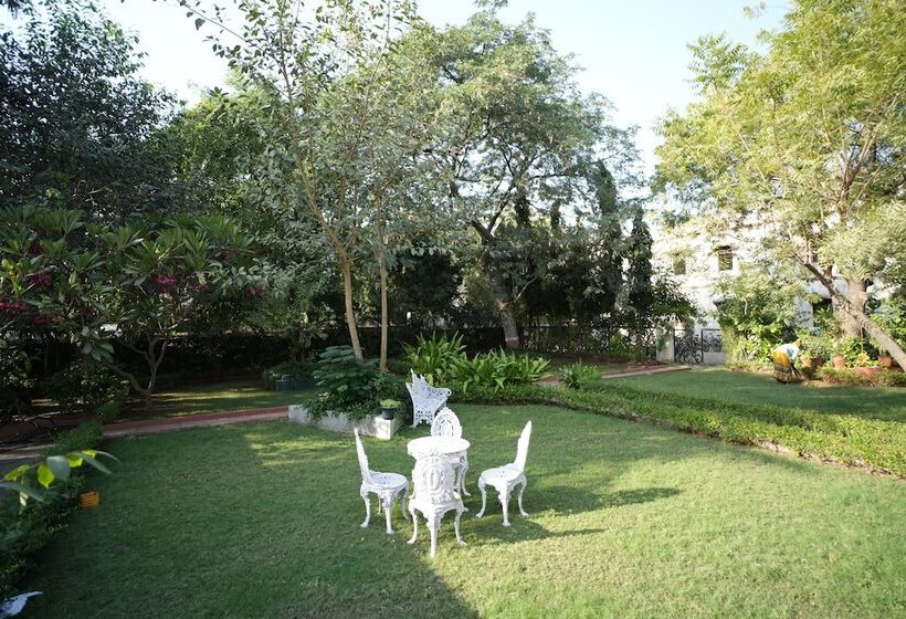 هتل Narayani Heritage