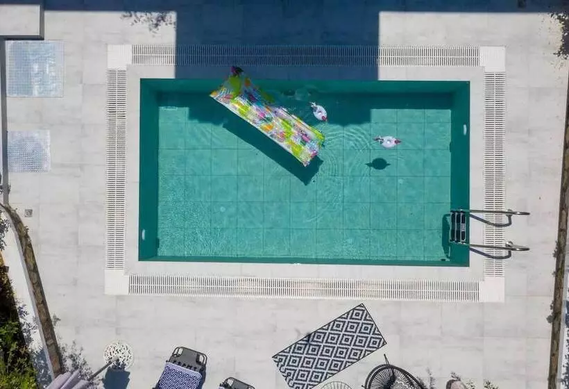 レジデンス Mikaela S Pool House