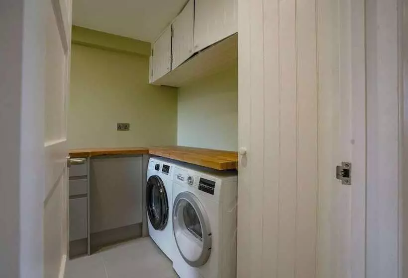 Unique 5bd Farm House Perfect For Relaxing