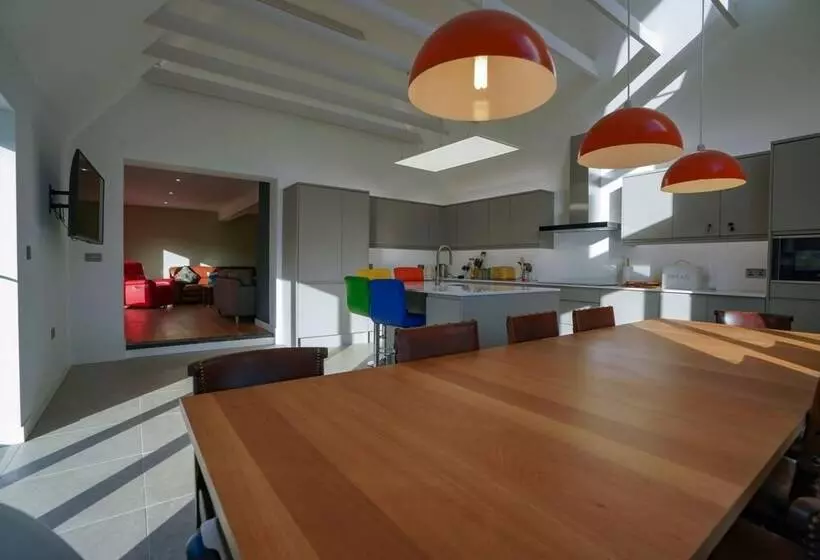 Unique 5bd Farm House Perfect For Relaxing