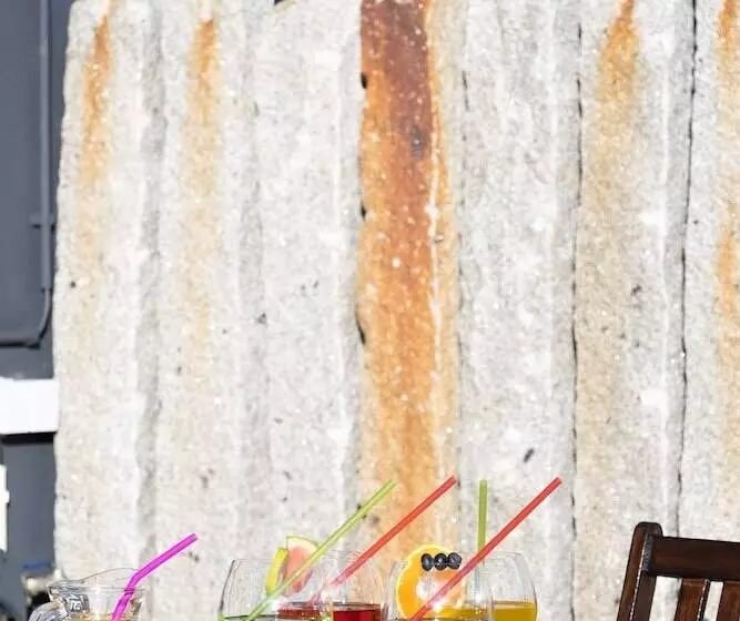 Abraços Dos Avós   Casas De Aldeia