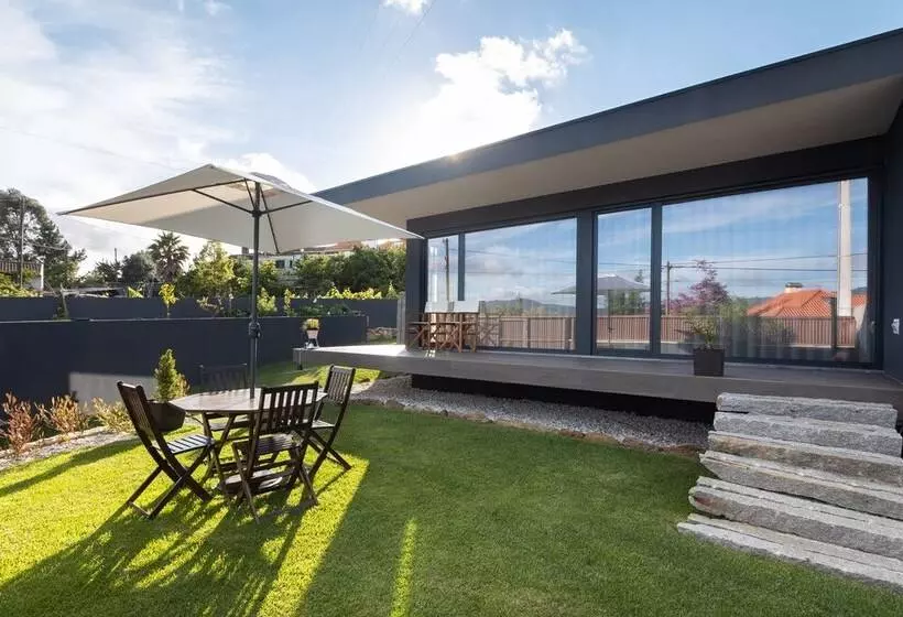 Abraços Dos Avós   Casas De Aldeia