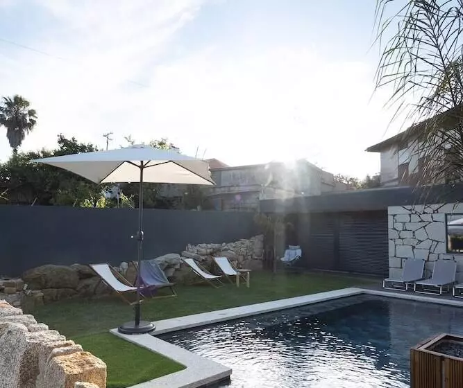 Abraços Dos Avós   Casas De Aldeia