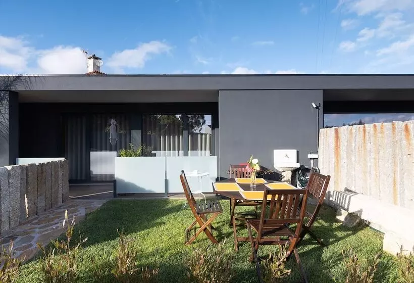 Abraços Dos Avós   Casas De Aldeia