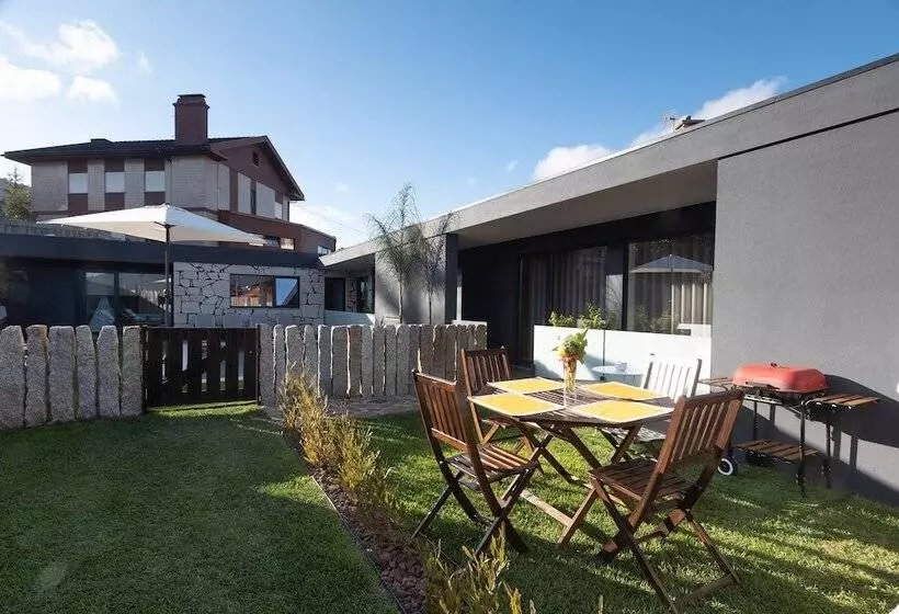 Abraços Dos Avós   Casas De Aldeia