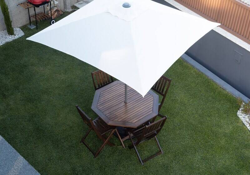 Abraços Dos Avós   Casas De Aldeia