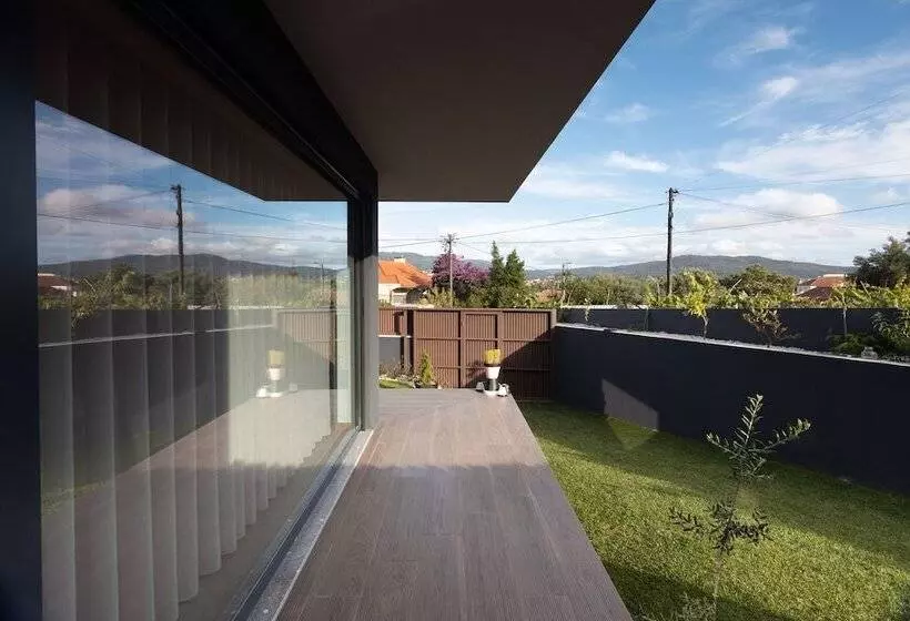 Abraços Dos Avós   Casas De Aldeia