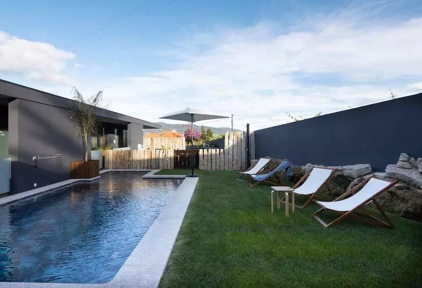 Abraços Dos Avós   Casas De Aldeia