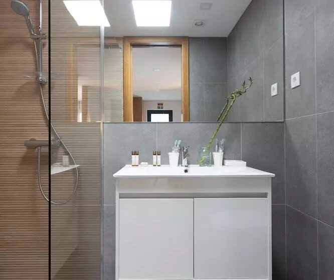 Abraços Dos Avós   Casas De Aldeia