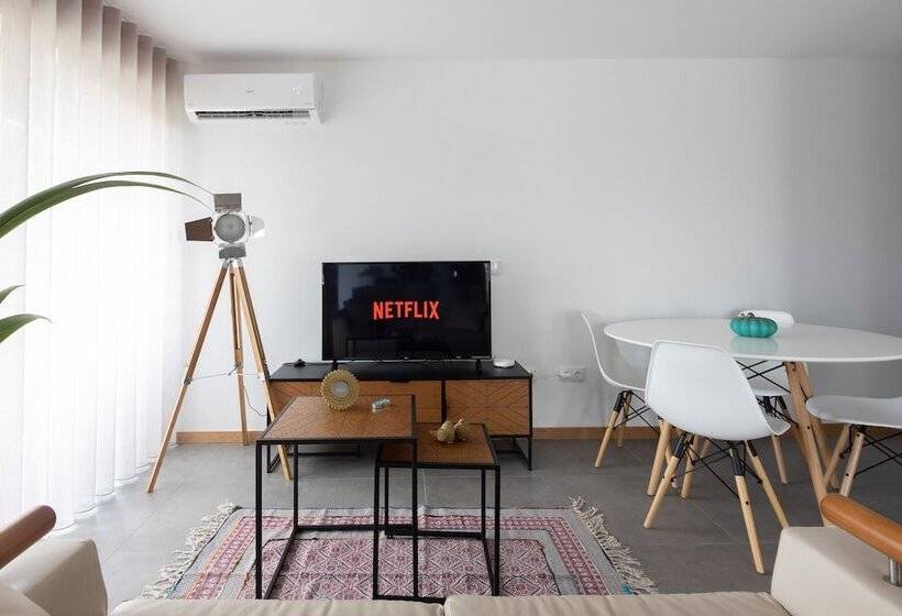 Abraços Dos Avós   Casas De Aldeia