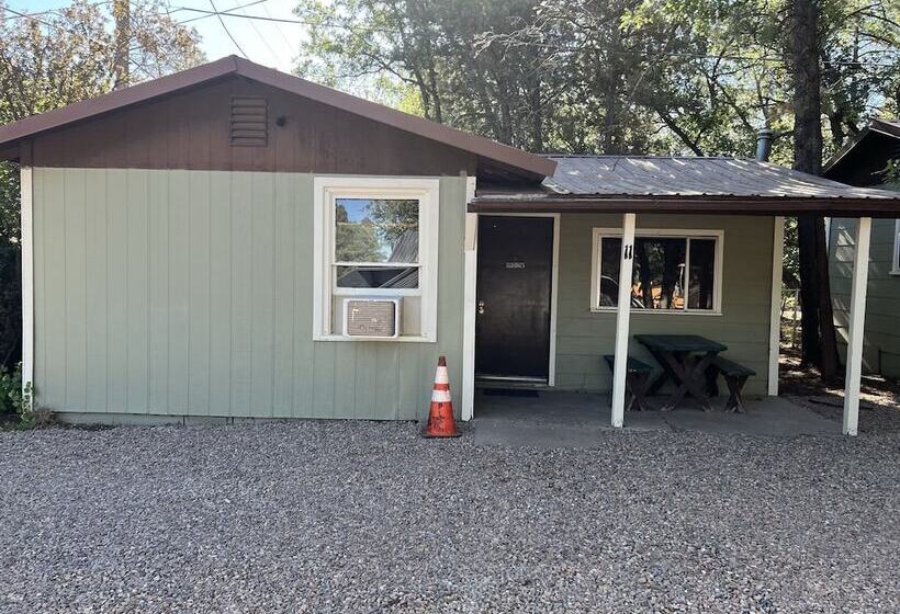 Hidden Rest Cabins And Resort