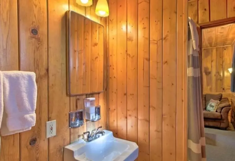 Hidden Rest Cabins And Resort