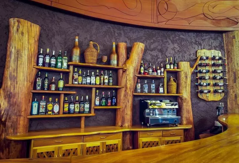 هتل Lake Nakuru Sopa Lodge