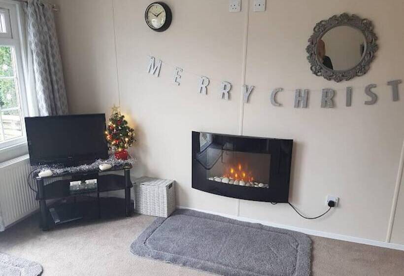 Lovely 2 Bed Chalet At Robinhood Retreat Free Park