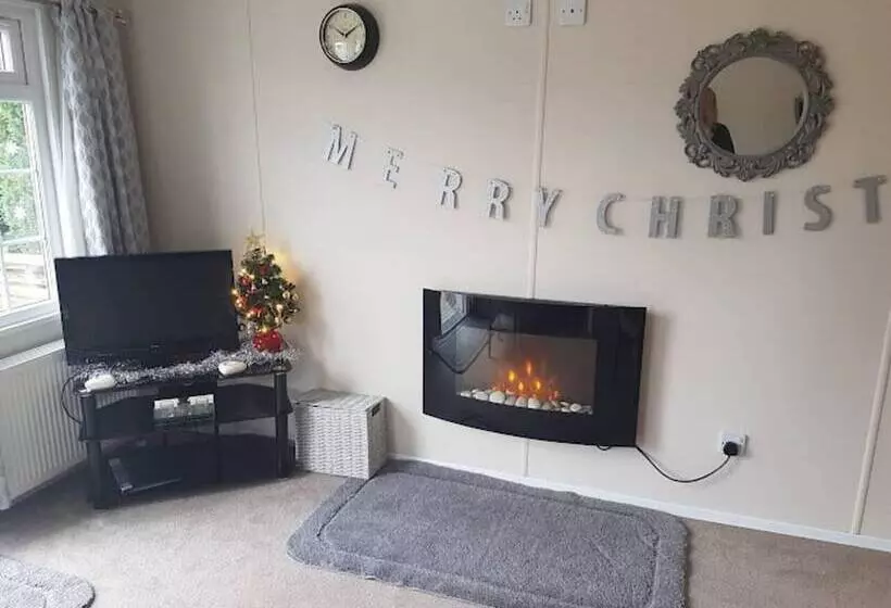 Lovely 2 Bed Chalet At Robinhood Retreat Free Park